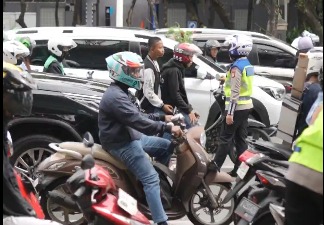 Operasi Zebra Jaya 2025: 340 Pengendara Terjaring ETLE Mobile di Kebayoran Lama